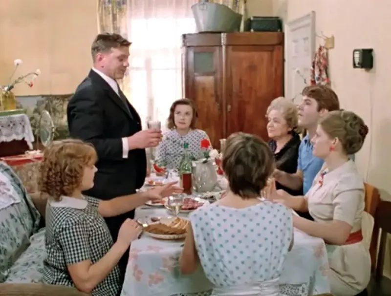 Кадр из фильма "Москва слезам не верит"