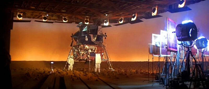 Кадр из фильма "Козерог-1"