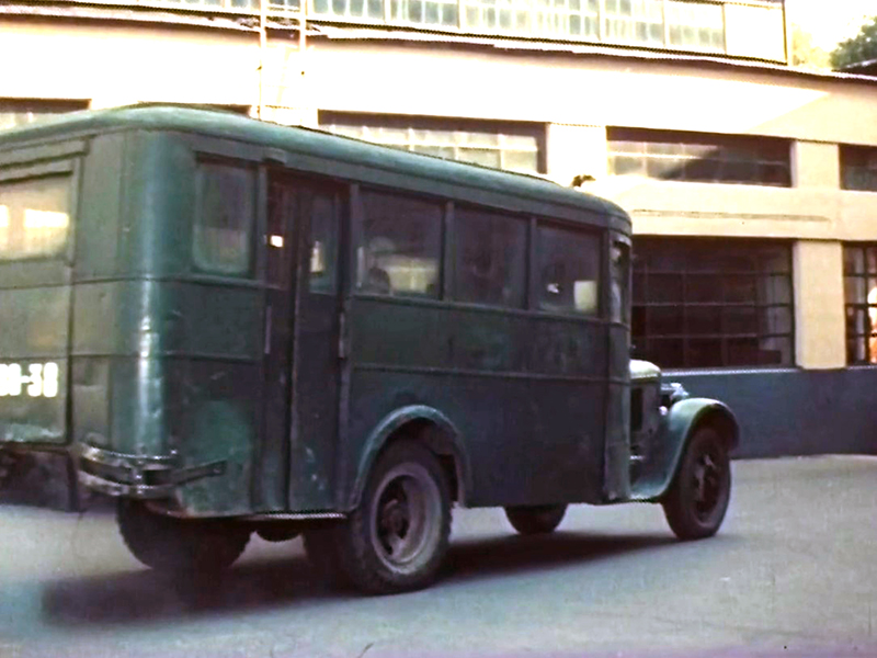 Непонятный автобус из фильма “Место встречи изменить нельзя” (1979)