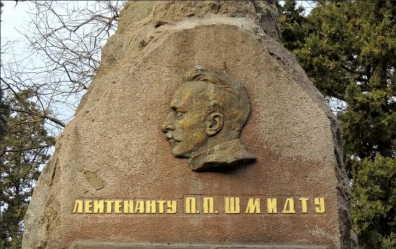 Памятник лейтенанту Шмидту