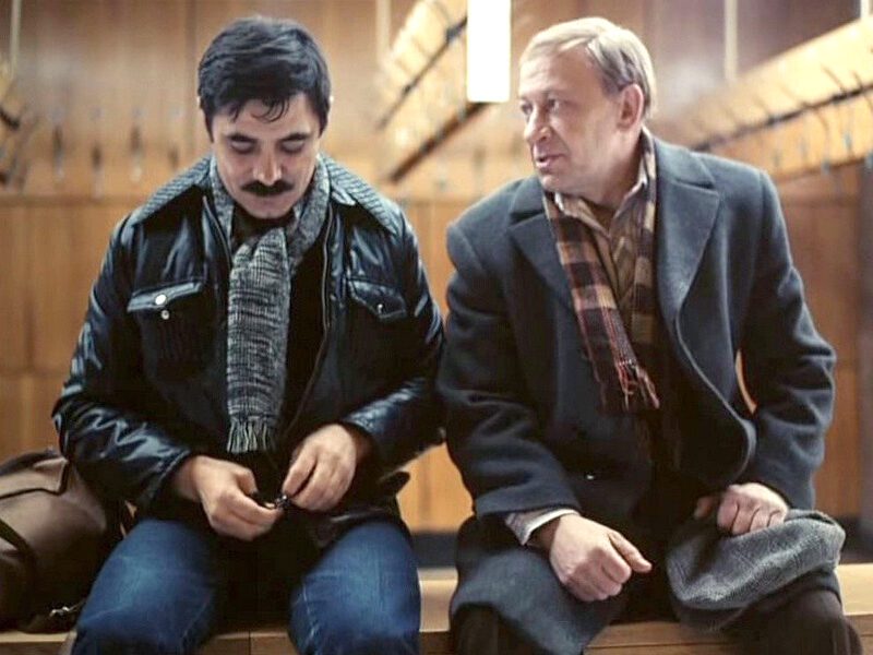 Фильм “Зимний вечер в Гаграх” (1985) — отчего так несчастен Алексей Беглов?