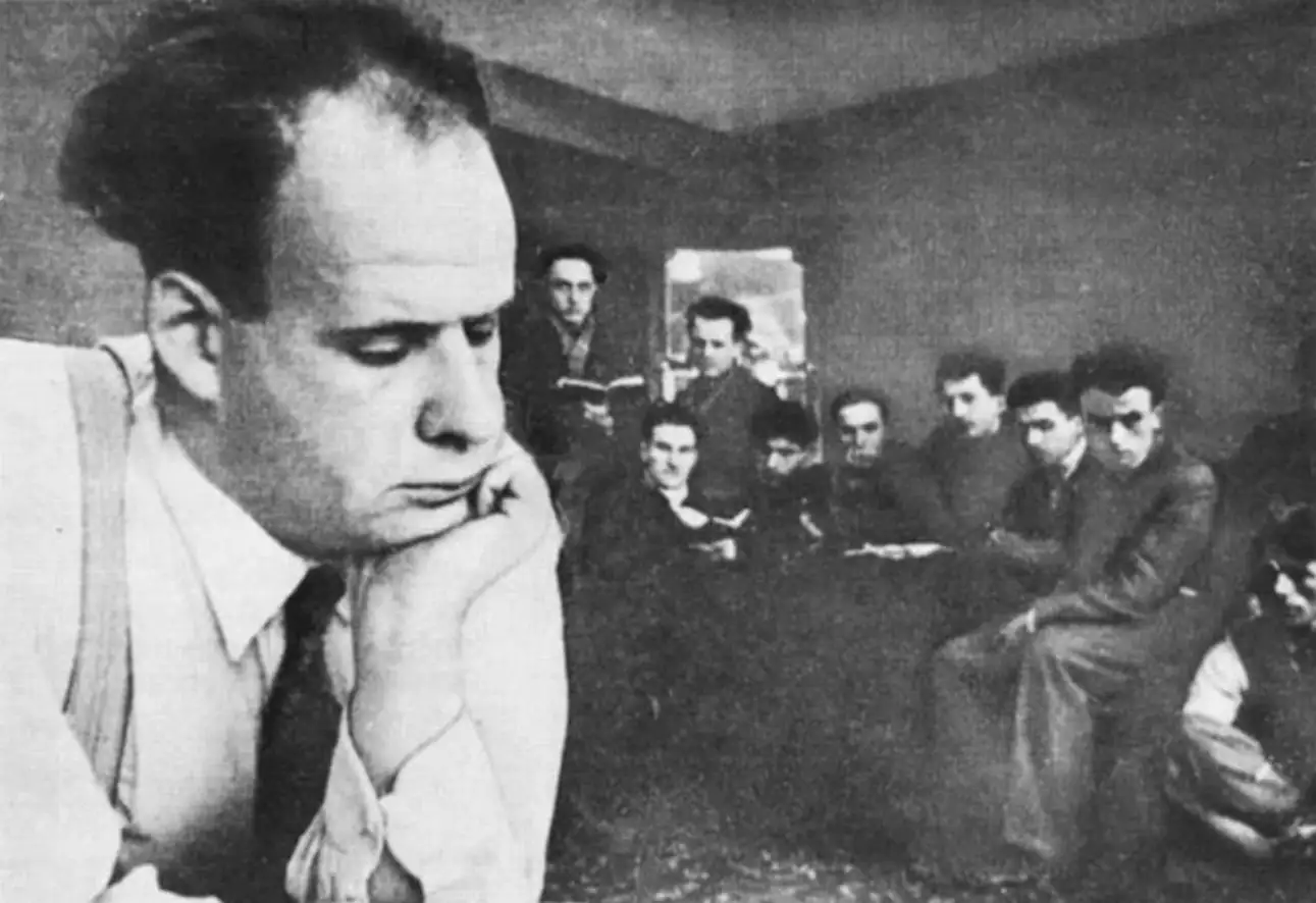 С. М. Эйзенштейн на занятиях с учениками во ВГИКе. 1934 год. Фото из архива Д. Дебабова и В. Домбровского