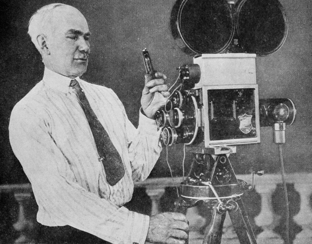 Ли де Форест с «аудионом» своей конструкции